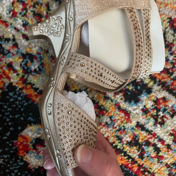 Cute girls kitten heeled sandals - Picture 7 of 7